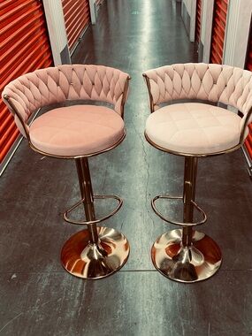 Adjustable Pink Velvet Swivel Bar Stool with Gold Base